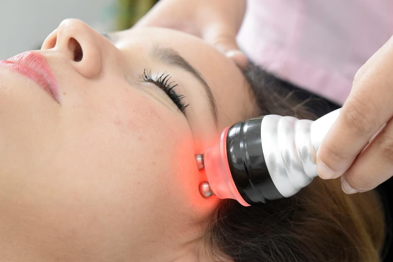 Skin treatment with a hand-held device and red light